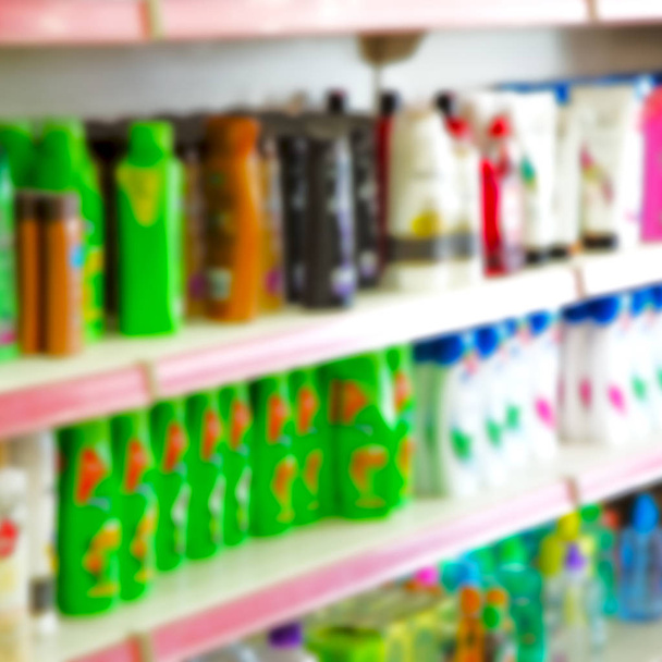 lleno de colores difuminados en el supermercado como concepto de fondo de compras
 - Foto, Imagen