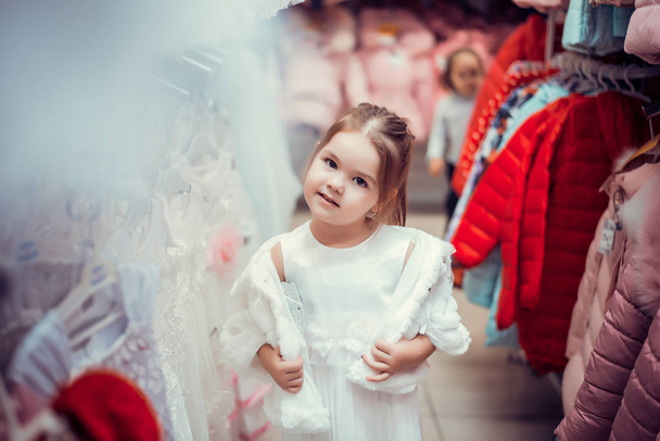 Little girl and new clothes - Fotoğraf, Görsel