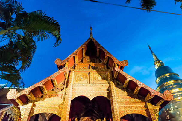 Piękna architektura hotelu Wat Phra Singh w Chiang Mai, Tajlandia. - Zdjęcie, obraz