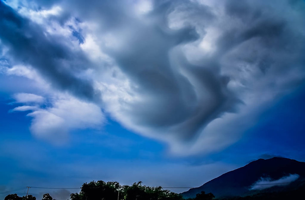 Странное и бурное небо над Новой Зеландией
 - Фото, изображение