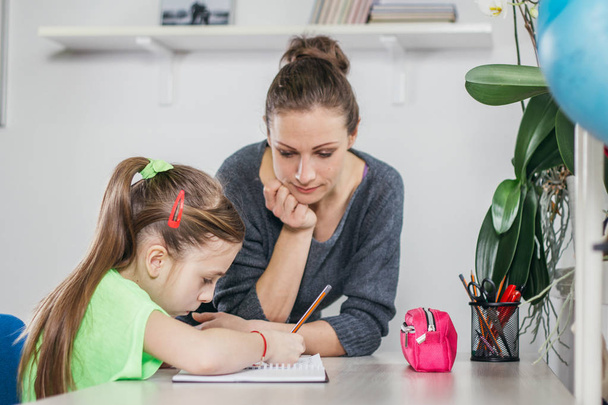 Mother Helping Daughter With Homework at home - Foto, Imagem
