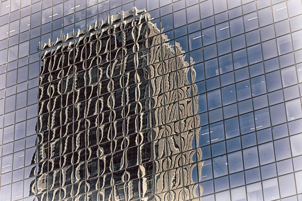 В Сиднее Австралия рефлекс небоскреба в окне, как абстрактный фон
 - Фото, изображение