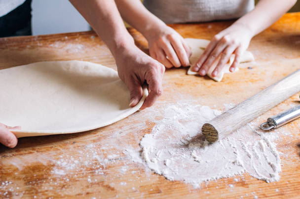 close-up of Mother and daughter making dough - Foto, immagini
