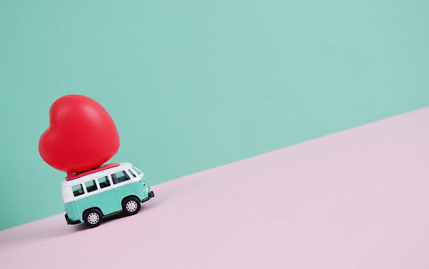 Hippie Bus with Red Heart on the  Roof Valentines Day Miniature Small Car Banner Love Theme  - Foto, Imagem