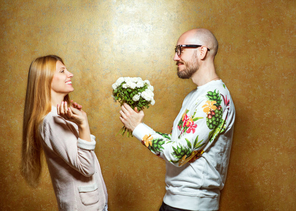 emotional fashion couple give each other flowers on Valentine's  - Foto, Bild