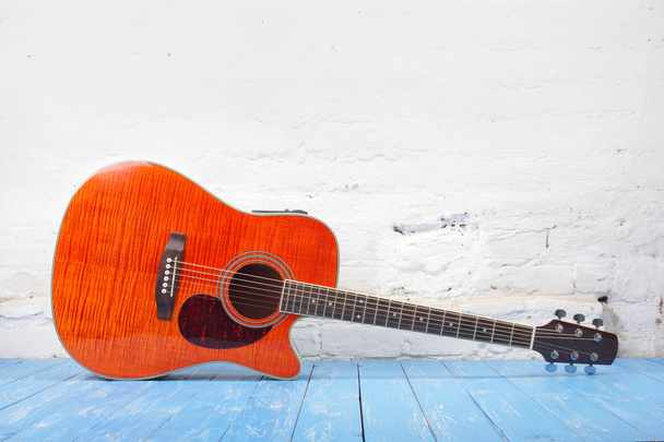 Музыкальный инструмент - Orange flame maple acoustic guitar brick ba
 - Фото, изображение