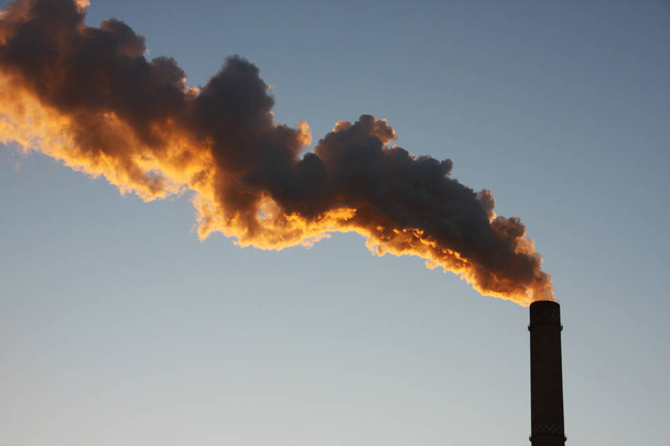 Печь, загрязняющая воздух
 - Фото, изображение