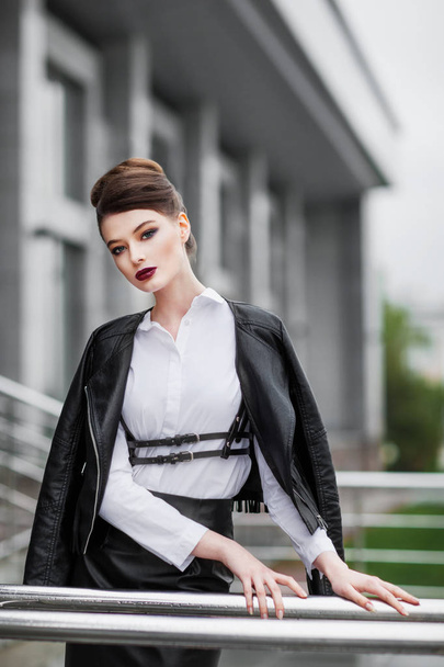 stylish young woman with beautiful make-up posing  - Foto, afbeelding