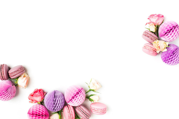 Top view of flowers, honeycomb balls and macaroons isolated on white background - Foto, Imagen