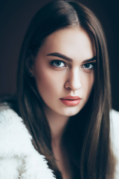 Young beautiful woman portrait, close-up - Фото, изображение
