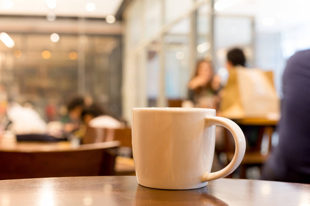 Xícara de café com na mesa de wooend
  - Foto, Imagem