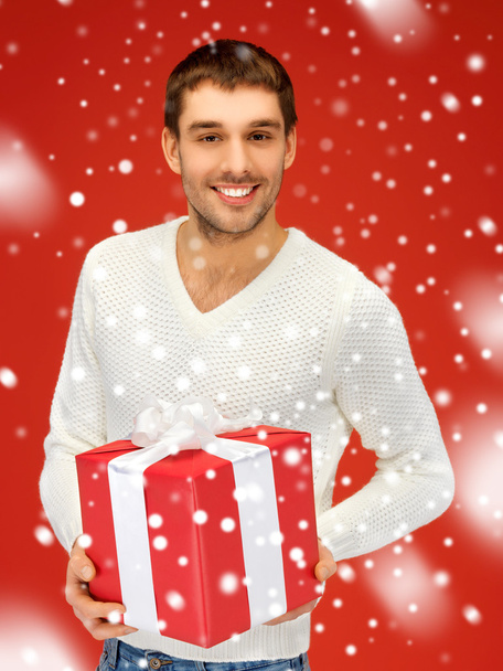 Handsome man with a gift - Foto, Imagen