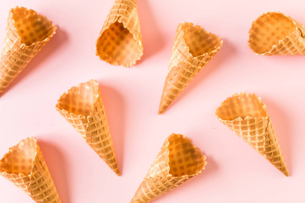 Conos de helado de gofre
 - Foto, imagen