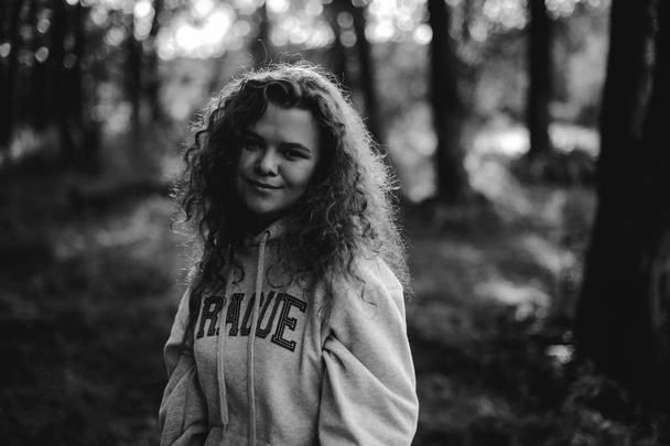 lovely young woman with curly hair, the romance of youth, a journey walk on a warm summer sunny day - Fotografie, Obrázek