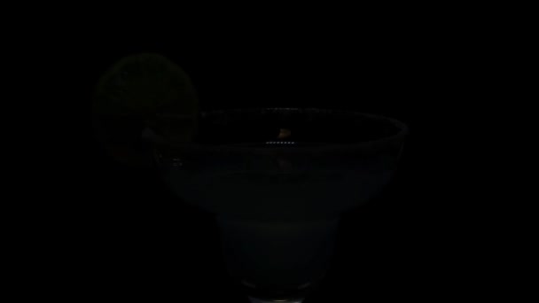 Margarita Cocktail sur fond noir
. - Séquence, vidéo