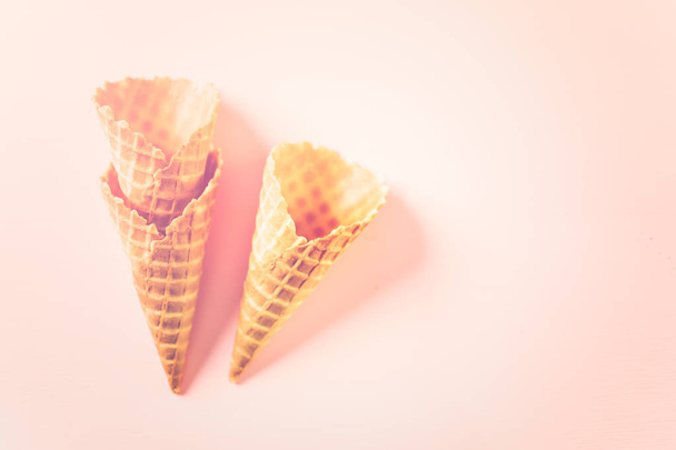 Vohvelikeksit jäätelöä varten
 - Valokuva, kuva