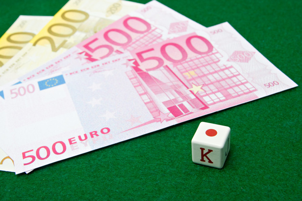 Dados de poker e notas de euro
 - Foto, Imagem