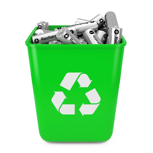 mucchio di batterie ricaricabili in secchio verde con segno di riciclaggio
 - Foto, immagini