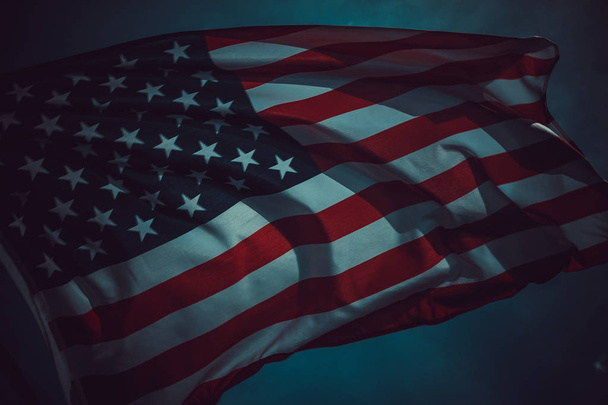Antiguo fondo de bandera estadounidense para el 4 de julio o el Día de la Dependencia, efecto por tono de estilo vintage
 - Foto, Imagen