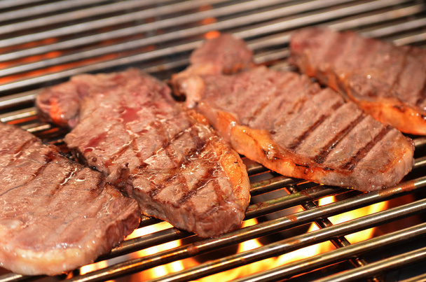 Hovězí steaky na grilu - Fotografie, Obrázek
