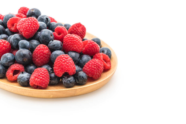 fresh blueberry and rasberry on white - Foto, Bild