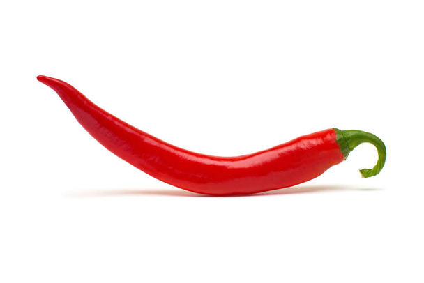 Piros chili paprika elszigetelt fehér background. Lapos feküdt, top view - Fotó, kép