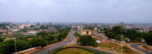Yaounde, Kamerun başkenti görünümüne hava cityscape - Fotoğraf, Görsel