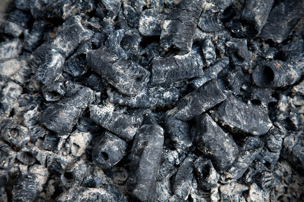 Cinzas de carvão e carvão vegetal
 - Foto, Imagem