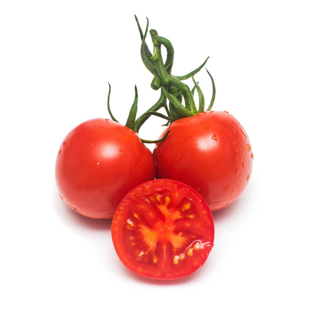 Tomates rojos enteros y trozos aislados sobre fondo blanco. Verduras. Comida ecológica. Sabroso y saludable. Piso tendido, vista superior
  - Foto, Imagen