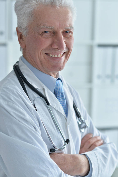 portrait of  senior male doctor with stethoscope - Foto, imagen