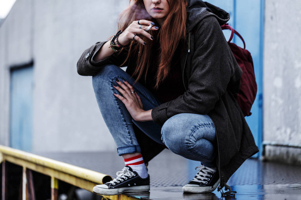 Teenage girl smoking cigarette - Zdjęcie, obraz