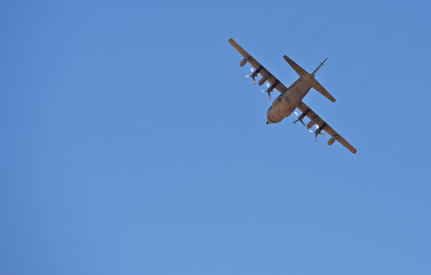 στρατιωτικό φορτίο αεροπλάνο - Φωτογραφία, εικόνα