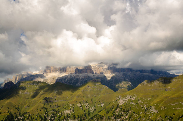 Uitzicht op de Dolomieten in Italië - Foto, afbeelding