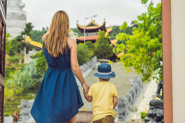 Happy tourists mom and son in Pagoda. Travel to Asia concept. Traveling with a baby concept. - 写真・画像