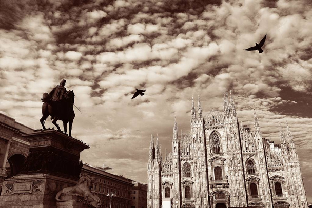 Milanon katedraalin aukio
 - Valokuva, kuva