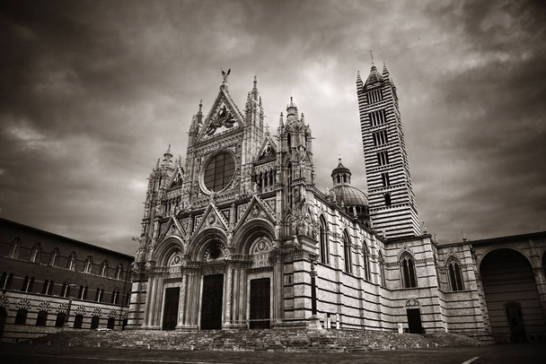 Siena katedraali pilvinen päivä
 - Valokuva, kuva