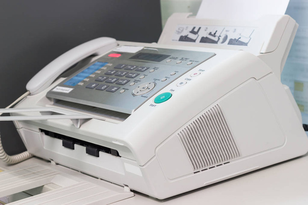 de fax-machine in de werk-kantoor in Bangkok Thailand - Foto, afbeelding
