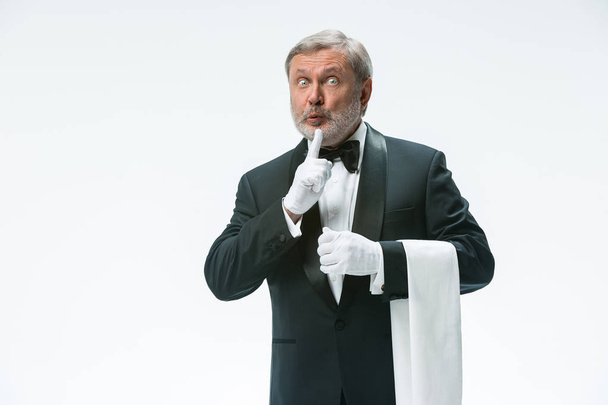 Senior waiter holding white towel - Foto, Imagen