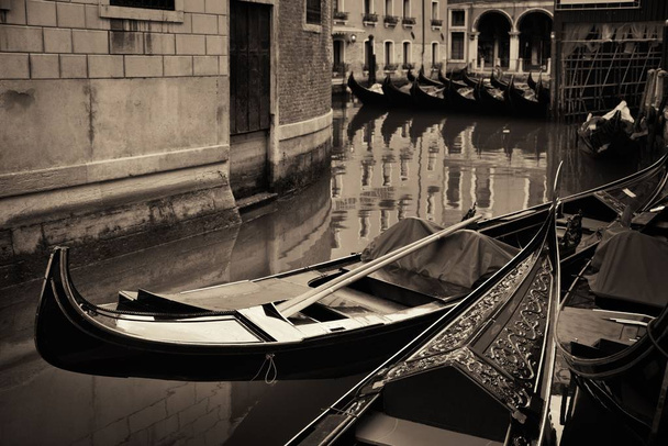 Venice Gondola in canal - Foto, Imagem
