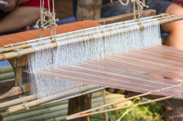 Domácnost Loom tkaní - Detail tkalcovský stav pro domácí výrobu hedvábí nebo textilní Thajska  - Fotografie, Obrázek