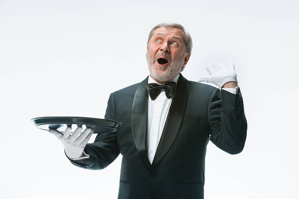 Senior waiter holding tray - Foto, Imagem