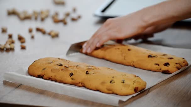Maken van Italiaanse koekjes biscotti - Video