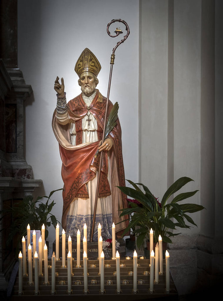 Día de San Valentín. estatua del santo en la ciudad italiana de Terni
 - Foto, imagen