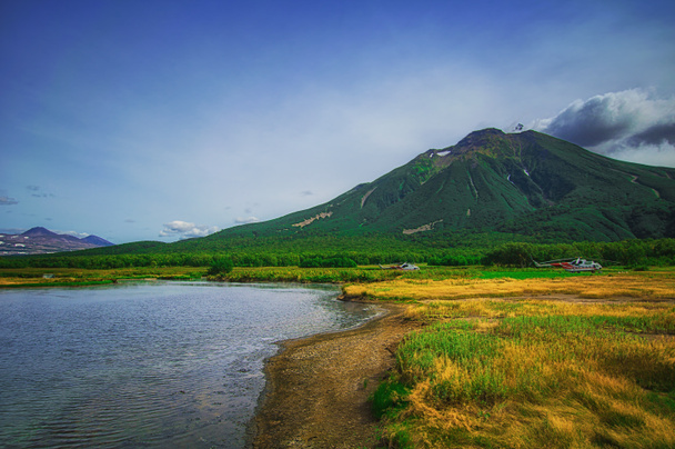 自然公園、ロシア、カムチャッカ半島。Khodutkinskiye Priemysh 火山の麓の温泉 - 写真・画像