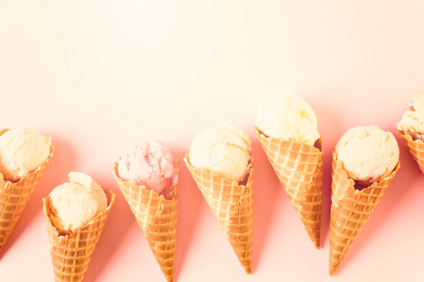 Conos de helado de gofre
 - Foto, imagen