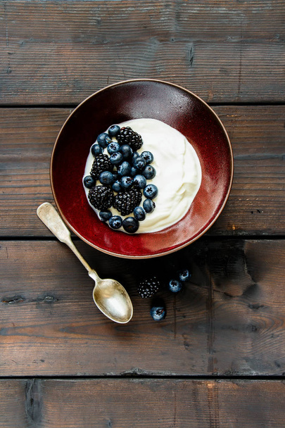 Yogurt with berries - Foto, immagini