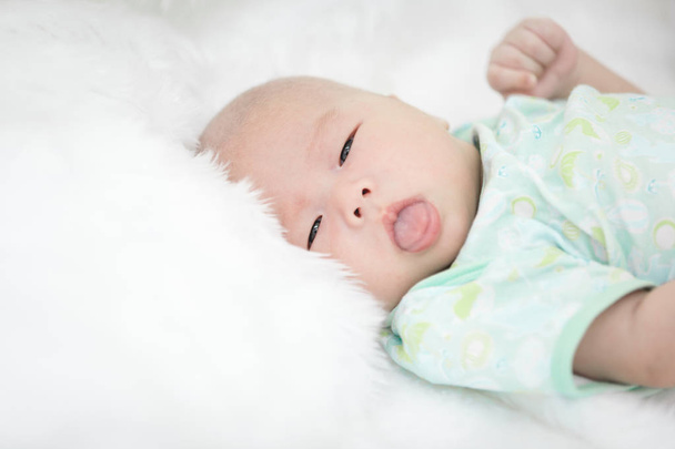 Close-up van Aziatische babyjongen slapen . - Foto, afbeelding