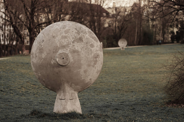 Kommunikation in einem Park in München - Foto, Bild