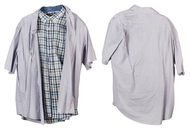 Une vieille chemise froissée à carreaux et gris uni homme accroche
  - Photo, image
