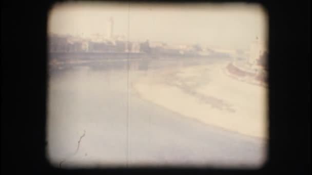 Jahrgang 8mm. Großer Flussblick von oben - Filmmaterial, Video